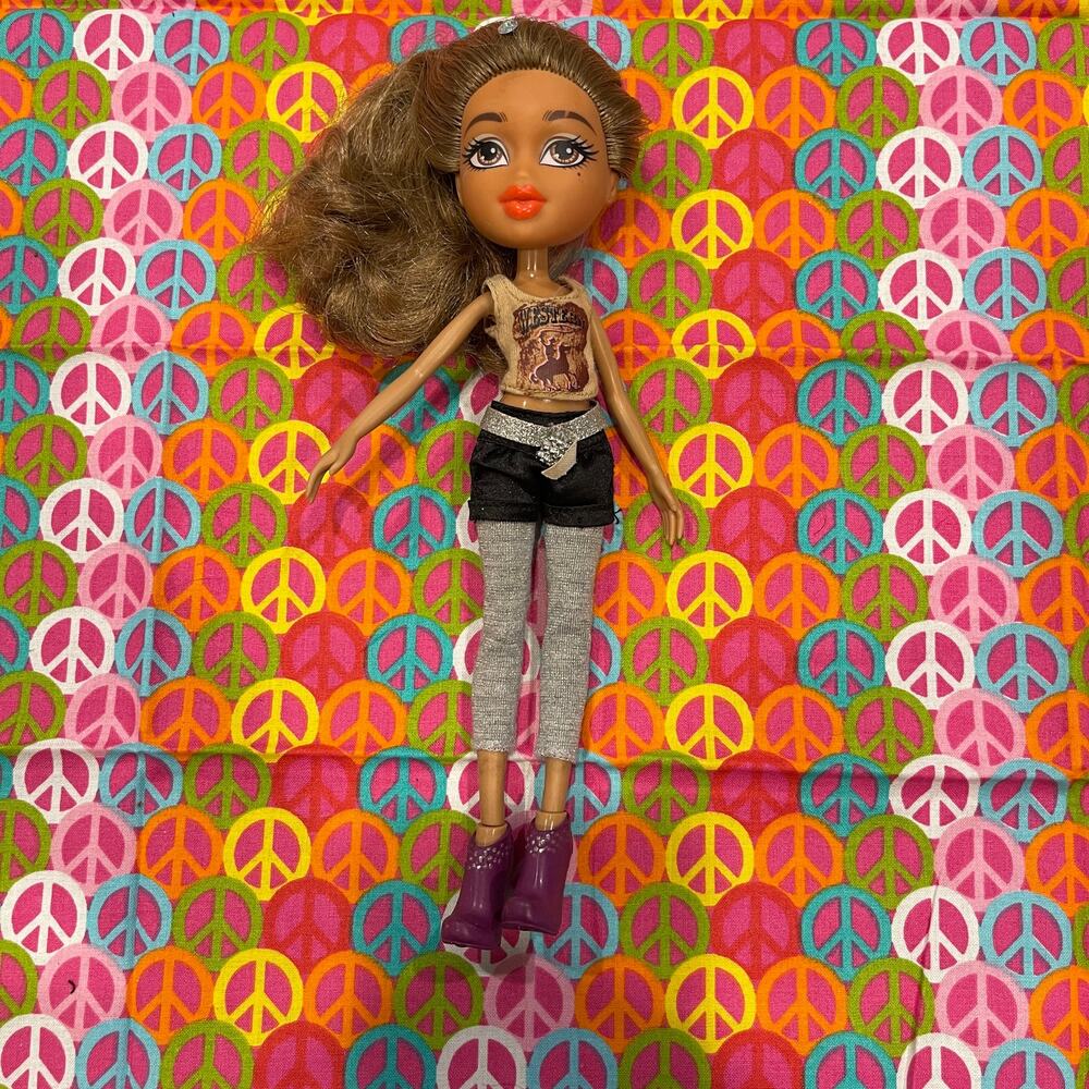 Bratz Yasmin Study Abroad Doll Lot 20B -No. 19 NO SHOES